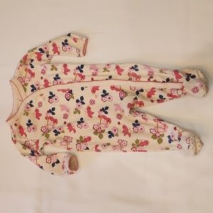 6-9m footed onsie. Snap closure